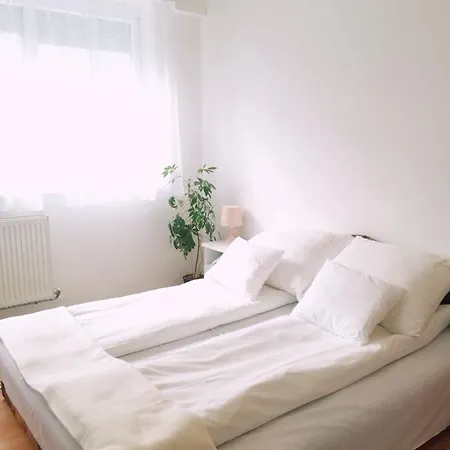 Agi Vendeghaz Alsópáhok