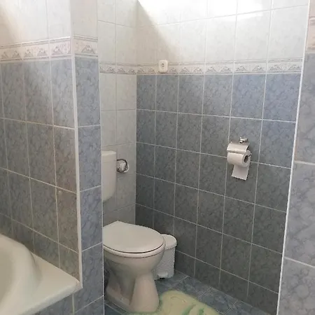 Agi Vendeghaz * Alsópáhok